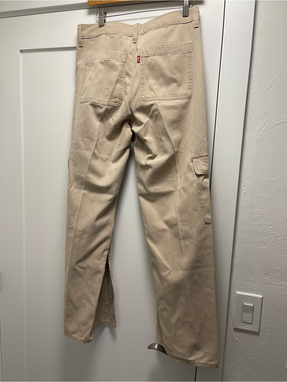Levi’s Superlow Loose Cargo Pants in a Size 28 - Picture 6 of 7